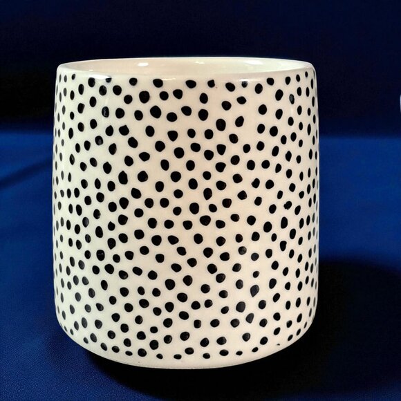 THYME & TABLE Black Dotted Stoneware Mug with Metallic Gold Rectangular Handle - Picture 2 of 7